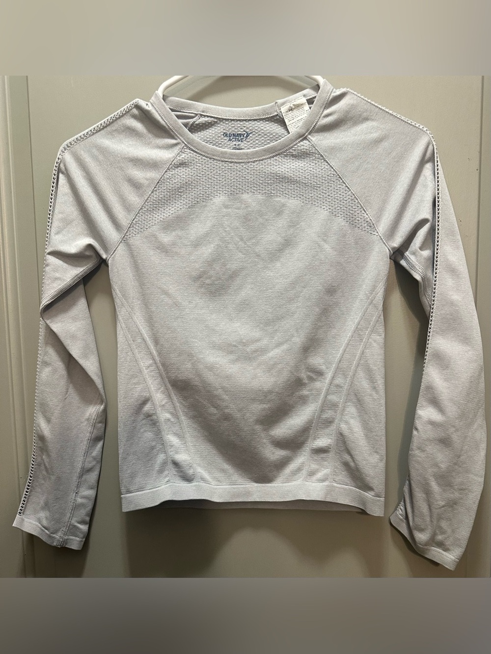 Old Navy Size M (8) Long Sleeve Gray Stretchy Knit Athletic Top EUC